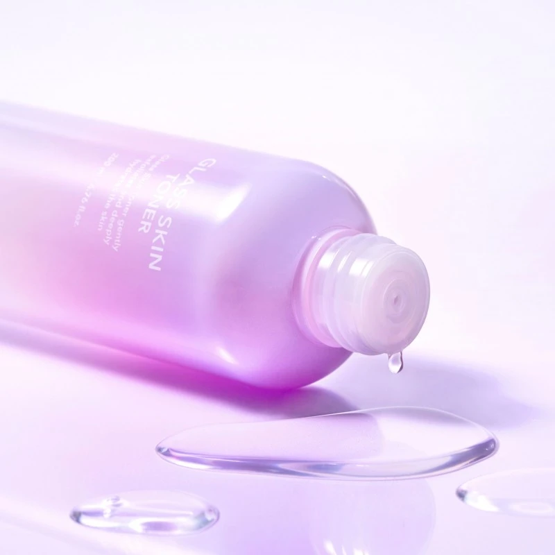 Stiklinio spindesio suteikiantis veido tonikas „Glass Skin Toner“ 150 ml