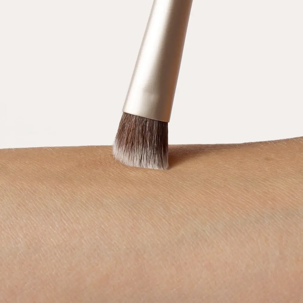 JANE IREDALE Fluffy eye brush / Kreminių ir sausų priemonių šepetėlis 
