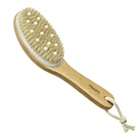Nuum Cosmetics Curved Handle Body Brush with Soft Massage Beads Masažinis kūno šveitimo šepetys, 1vnt.