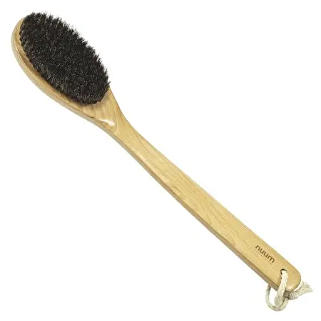Nuum Cosmetics Long Handle Body Brush Švelnus kūno šveitimo šepetys ilga rankena, 1vnt.
